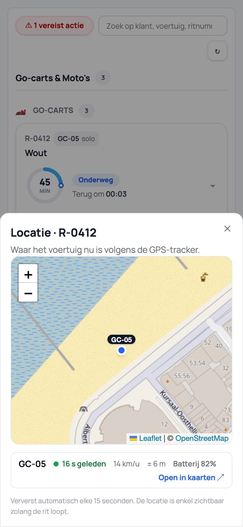 Een kaart met een stip en het label GC-05 voor het voertuig, met onder de kaart wanneer de positie ontvangen werd, de snelheid en de batterij van de tracker